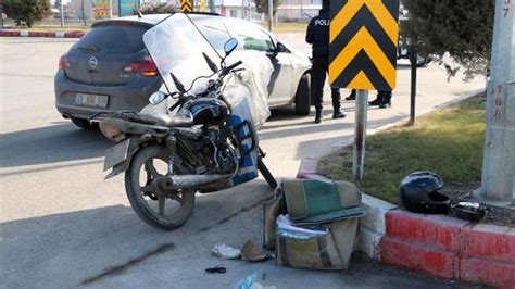 M­o­t­o­s­i­k­l­e­t­l­i­ ­g­e­n­ç­l­e­r­i­ ­b­a­ş­l­a­r­ı­n­d­a­k­i­ ­k­a­s­k­ ­ö­l­ü­m­d­e­n­ ­k­u­r­t­a­r­d­ı­ ­-­ ­S­o­n­ ­D­a­k­i­k­a­ ­H­a­b­e­r­l­e­r­